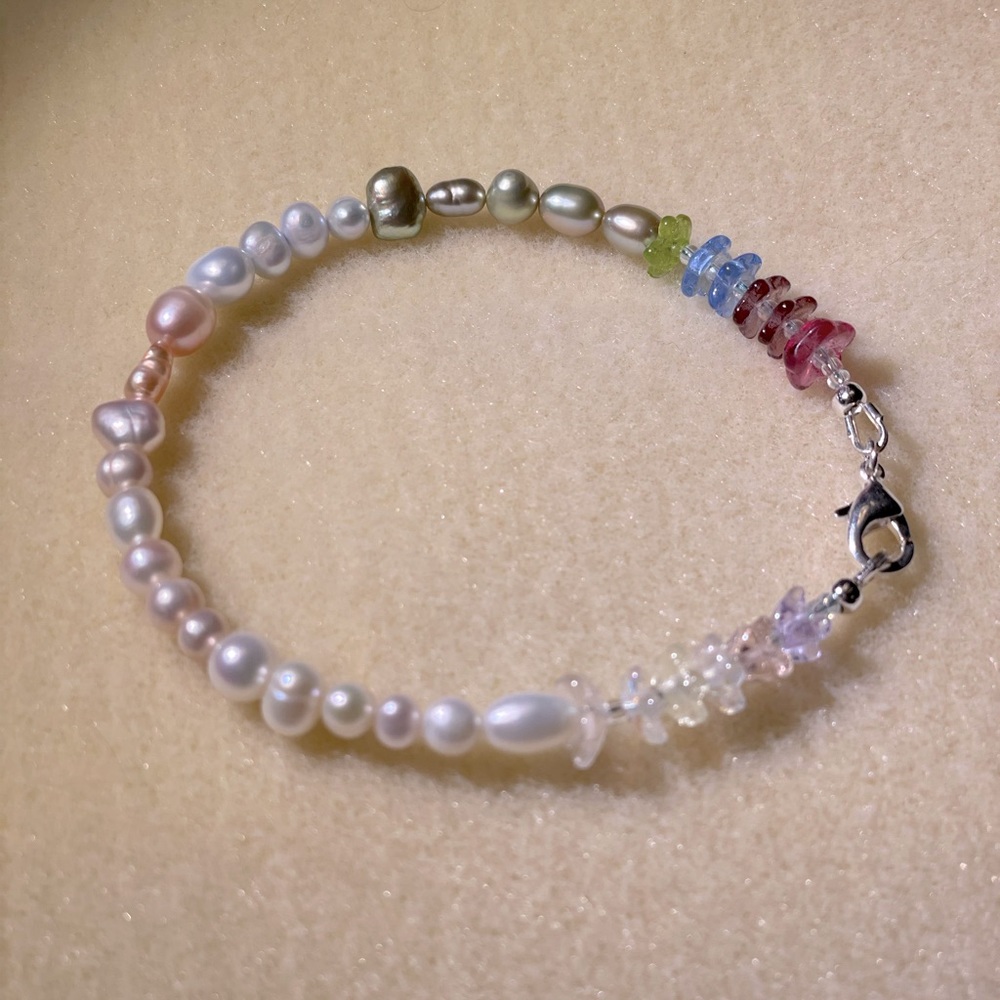 Freshwater pearl bracelet with sterling silver lobster clasp.